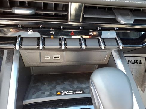 Used 2023 Chevrolet Colorado LT w/ LT Convenience Package II image 24