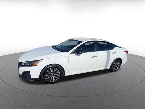 Used 2025 Nissan Altima 2.5 SV image 8