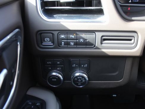 Used 2023 GMC Yukon SLT w/ SLT Luxury Package image 30