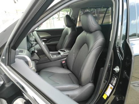 Used 2024 Toyota Grand Highlander FWD image 16