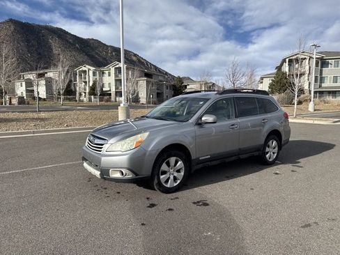 Used 2011 Subaru Outback 2.5i Limited image 7