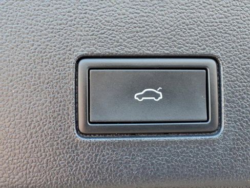 Certified 2024 Volkswagen Atlas Cross Sport SE image 10