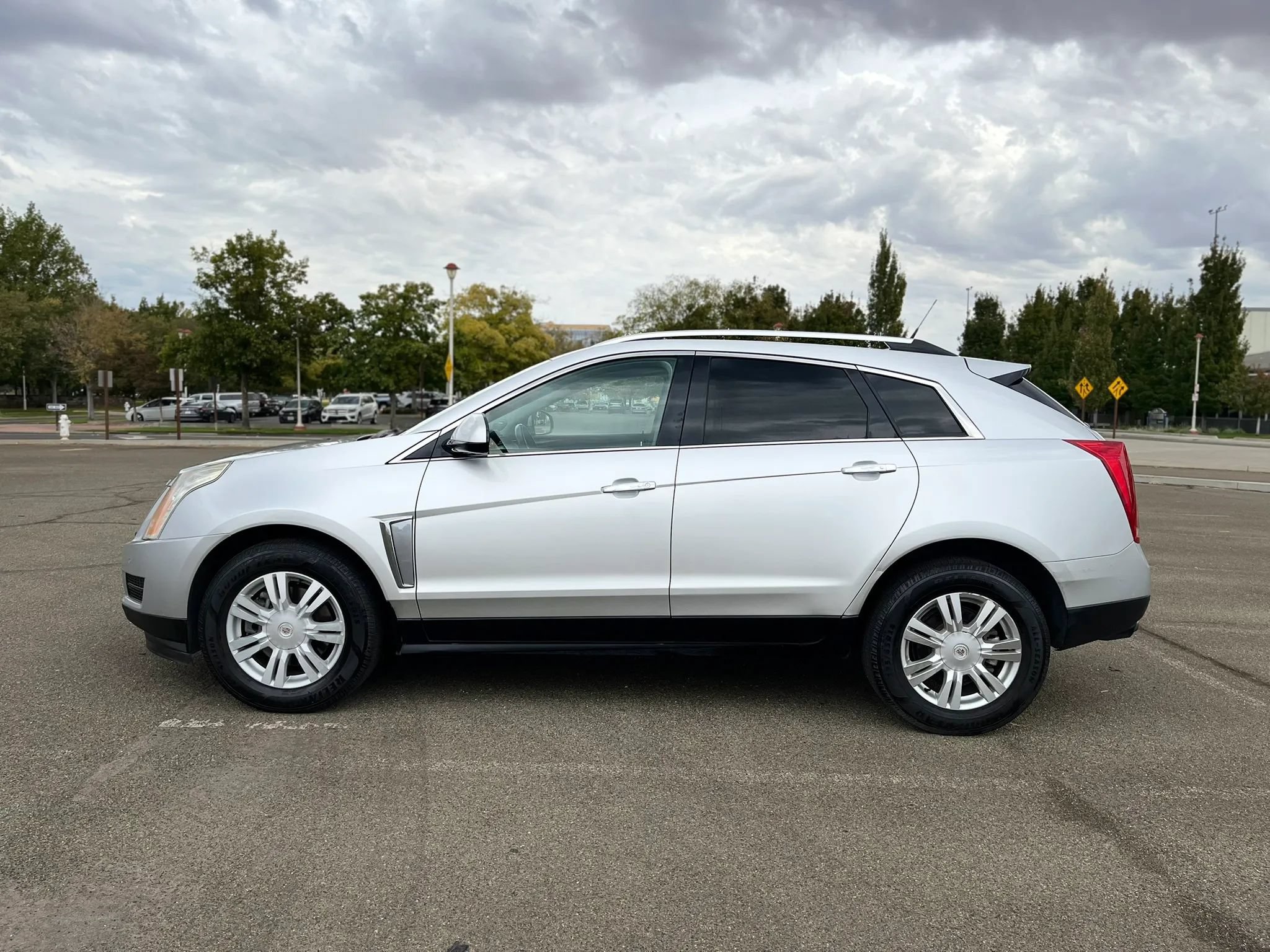 Used 2014 Cadillac SRX Luxury w/ Driver Awareness Package AWD/4WD image 8