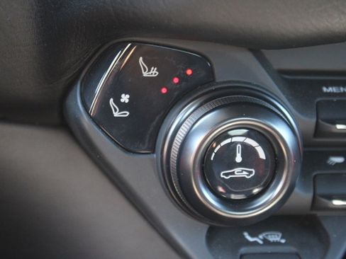 Used 2020 Aston Martin V8 Vantage Coupe image 33