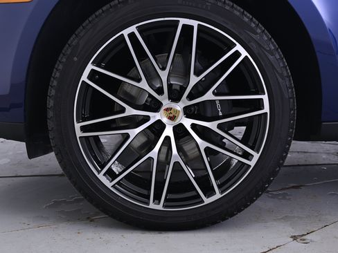 Used 2026 Porsche Macan AWD/4WD image 11