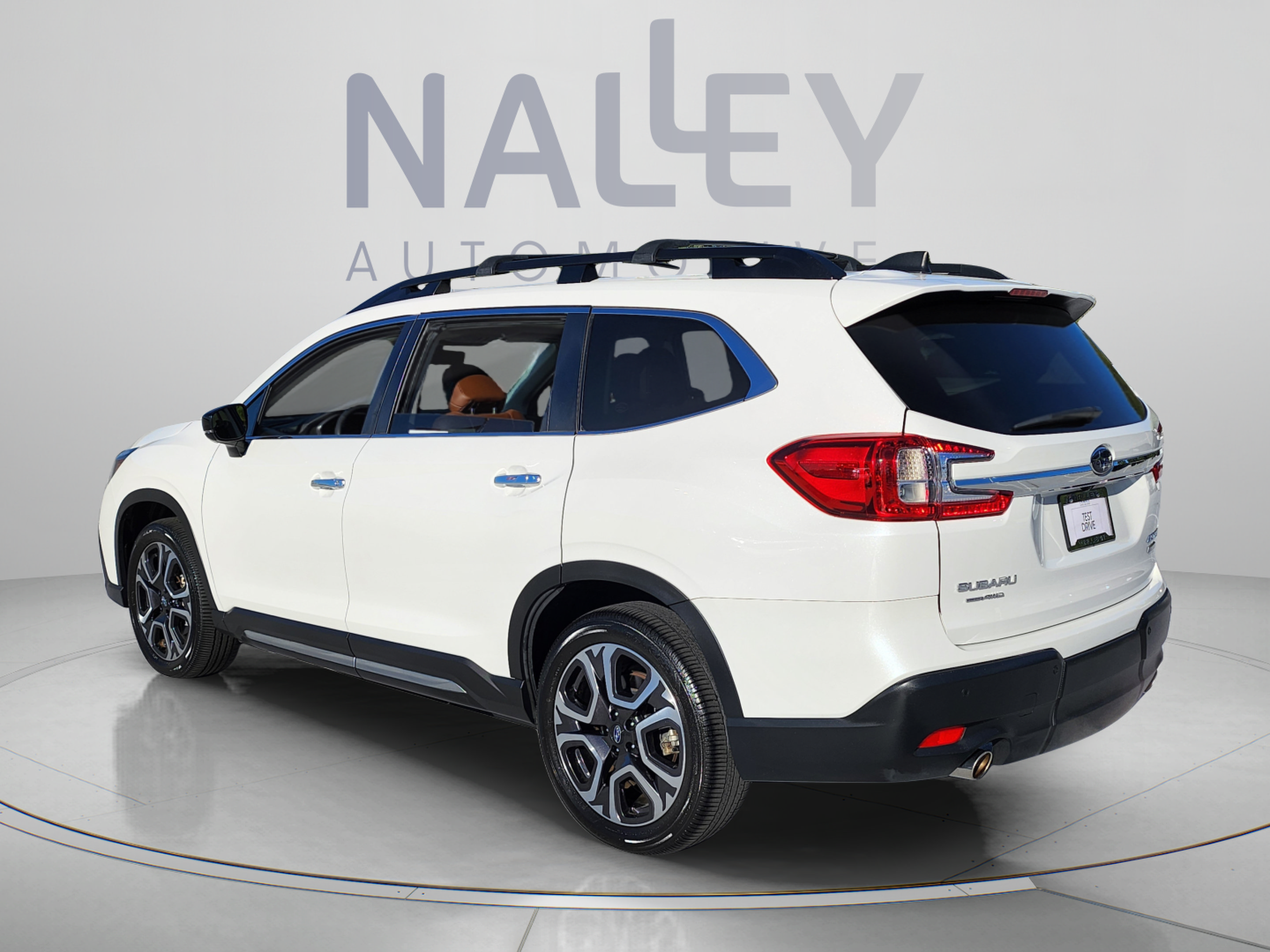 Used 2024 Subaru Ascent Touring AWD/4WD image 3