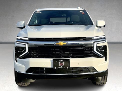 Used 2025 Chevrolet Tahoe LS image 3