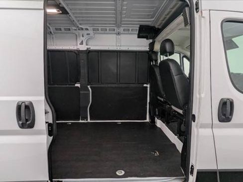 Used 2024 RAM ProMaster 2500 w/ Convenience Group FWD image 18