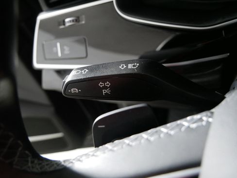 Used 2021 Audi Q8 Prestige w/ Prestige Package image 32