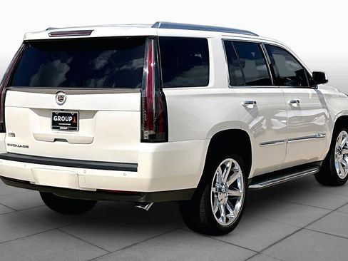 Used 2015 Cadillac Escalade Luxury AWD/4WD image 7