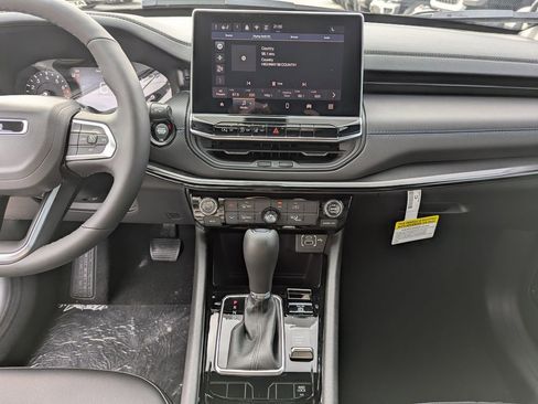 New 2026 Jeep Compass Latitude AWD/4WD image 25