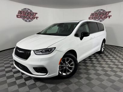 Used 2024 Chrysler Pacifica Touring-L