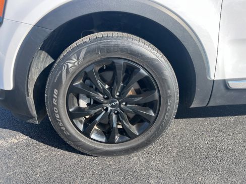 Used 2022 Kia Telluride LX image 9