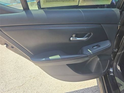 Used 2023 Nissan Sentra SR w/ Midnight Edition Package FWD image 10