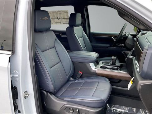 New 2026 Chevrolet Silverado 1500 High Country w/ High Country Premium Package AWD/4WD image 11