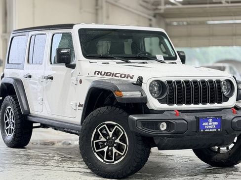 Used 2025 Jeep Wrangler Unlimited Rubicon AWD/4WD image 2
