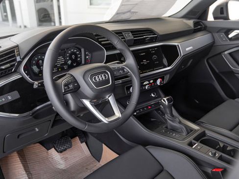 Certified 2025 Audi Q3 2.0T Premium w/ Convenience Package image 9