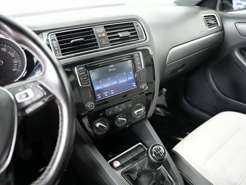 Used 2016 Volkswagen Jetta Sport image 18