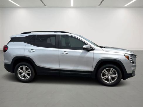 Used 2022 GMC Terrain SLE w/ Driver Convenience Package AWD/4WD image 5
