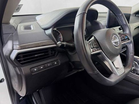 Certified 2023 Nissan Altima 2.5 SV w/ SV Premium Package FWD image 8