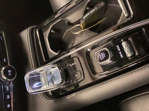 Used 2021 Volvo S60 T8 Inscription image 17