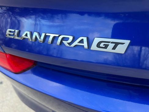 Used 2019 Hyundai Elantra GT image 12