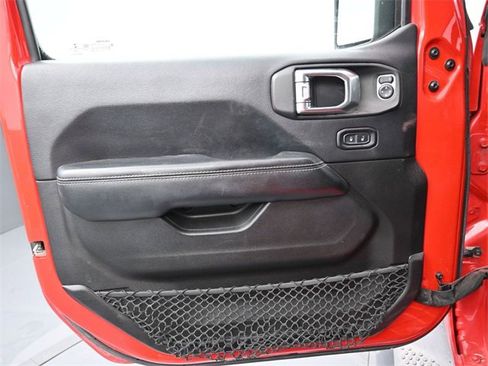 Used 2018 Jeep Wrangler Unlimited Sahara w/ Dual Top Group image 9