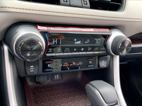 Used 2025 Toyota RAV4 Limited image 32