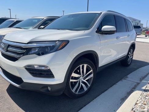 Used 2018 Honda Pilot Touring image 1