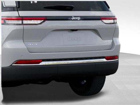 New 2026 Jeep Grand Cherokee Laredo AWD/4WD image 13