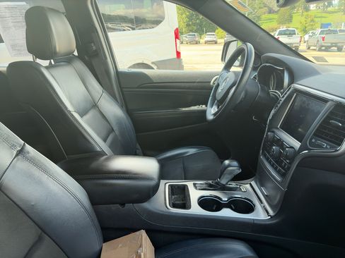Used 2018 Jeep Grand Cherokee Altitude AWD/4WD image 5