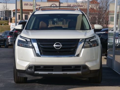 Used 2023 Nissan Pathfinder Platinum w/ Cargo Package image 14