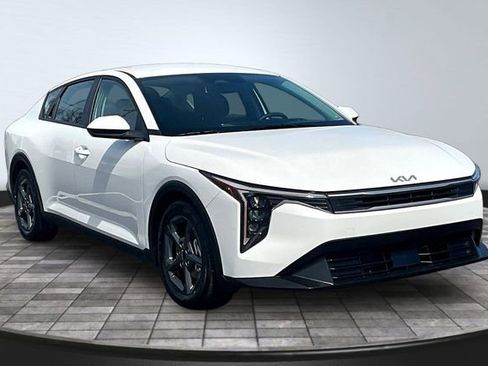 Used 2025 Kia K4 LXS image 3