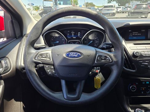 Used 2017 Ford Focus SE FWD image 9