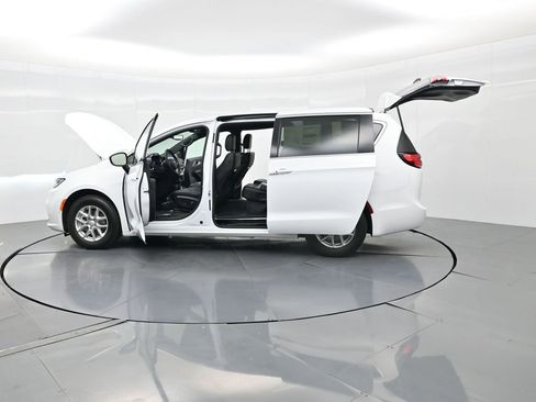 New 2026 Chrysler Pacifica Select image 34