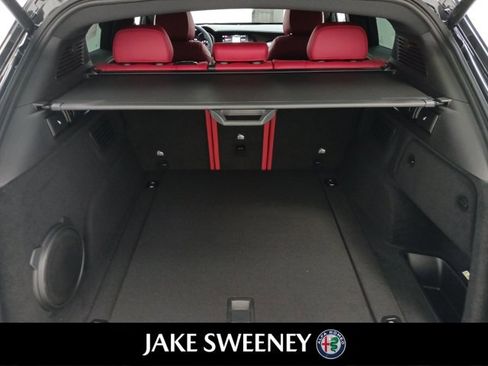 Used 2022 Alfa Romeo Stelvio Veloce image 32