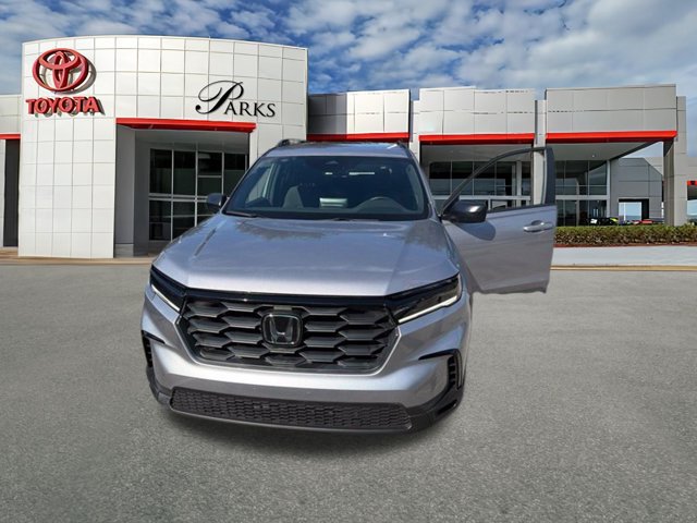 Used 2025 Honda Pilot Sport image 1
