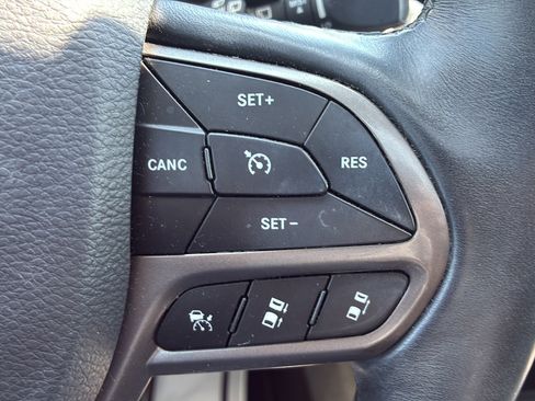 Used 2019 Jeep Cherokee Limited FWD image 37