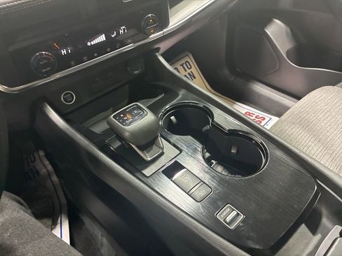 Used 2023 Nissan Rogue SV image 17