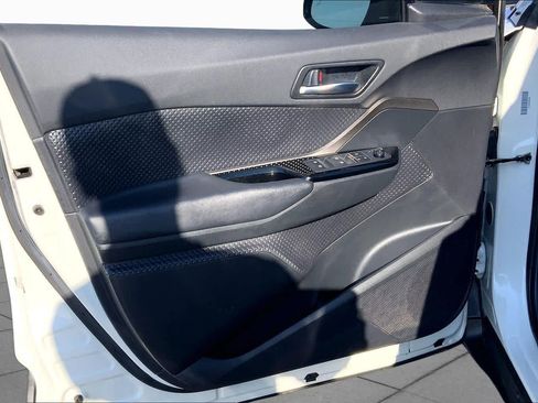 Used 2019 Toyota C-HR XLE FWD image 22