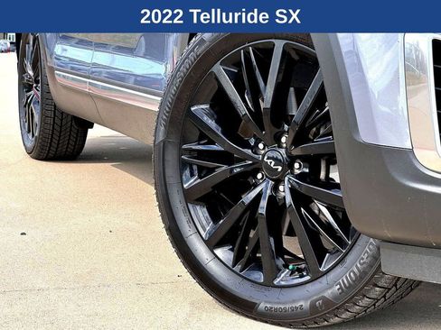 Used 2022 Kia Telluride SX w/ Towing Package image 2