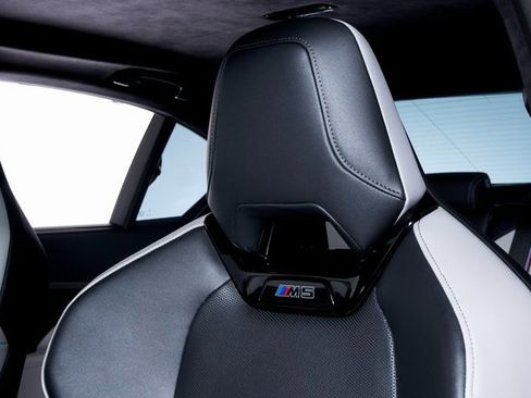 Used 2025 BMW M5 w/ Carbon Package image 19