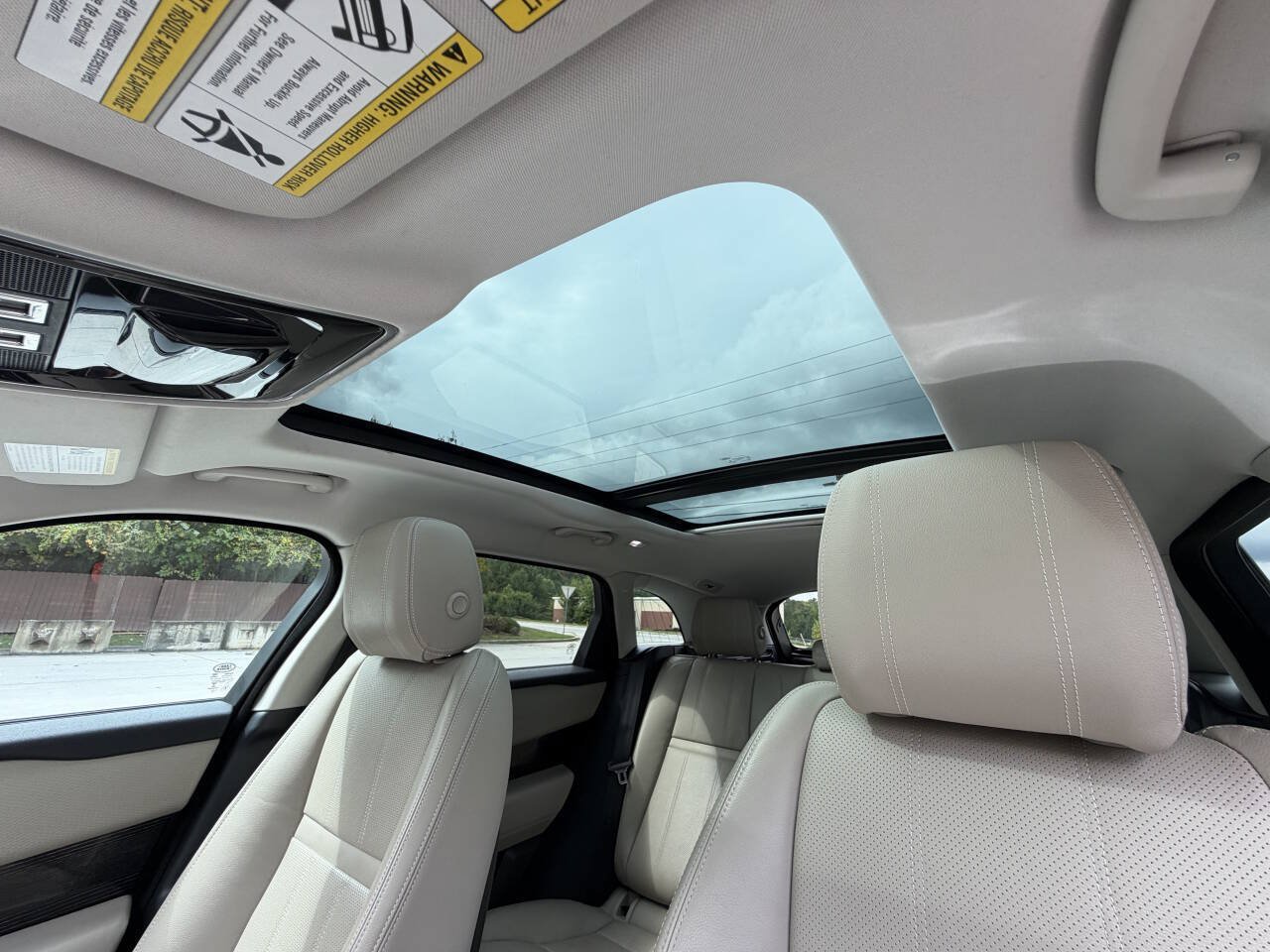 Used 2018 Land Rover Range Rover Velar S AWD/4WD image 11