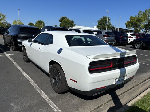 Used 2020 Dodge Challenger SXT RWD image 8