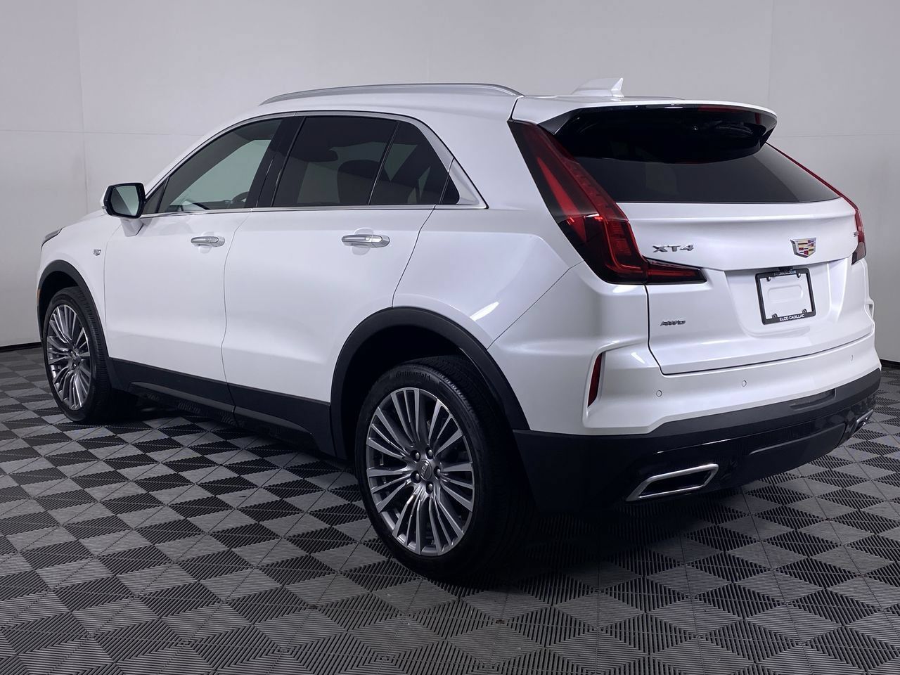 Certified 2024 Cadillac XT4 Premium Luxury AWD/4WD image 18