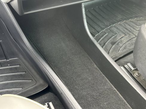 Used 2013 Tesla Model S Performance image 25