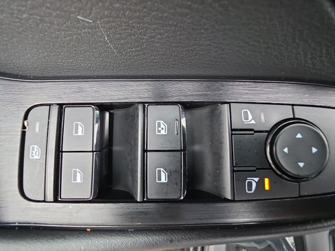 Used 2021 Nissan Rogue S AWD/4WD image 26