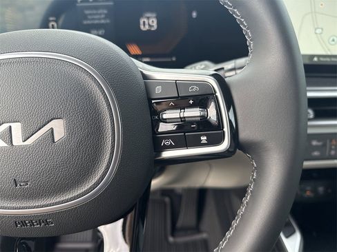 New 2025 Kia Sorento S image 19