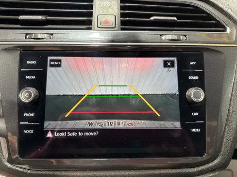 Used 2019 Volkswagen Tiguan SE w/ Panoramic Sunroof Package FWD image 26