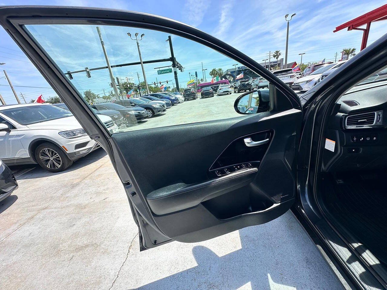 Used 2019 Kia Niro S Touring FWD image 13
